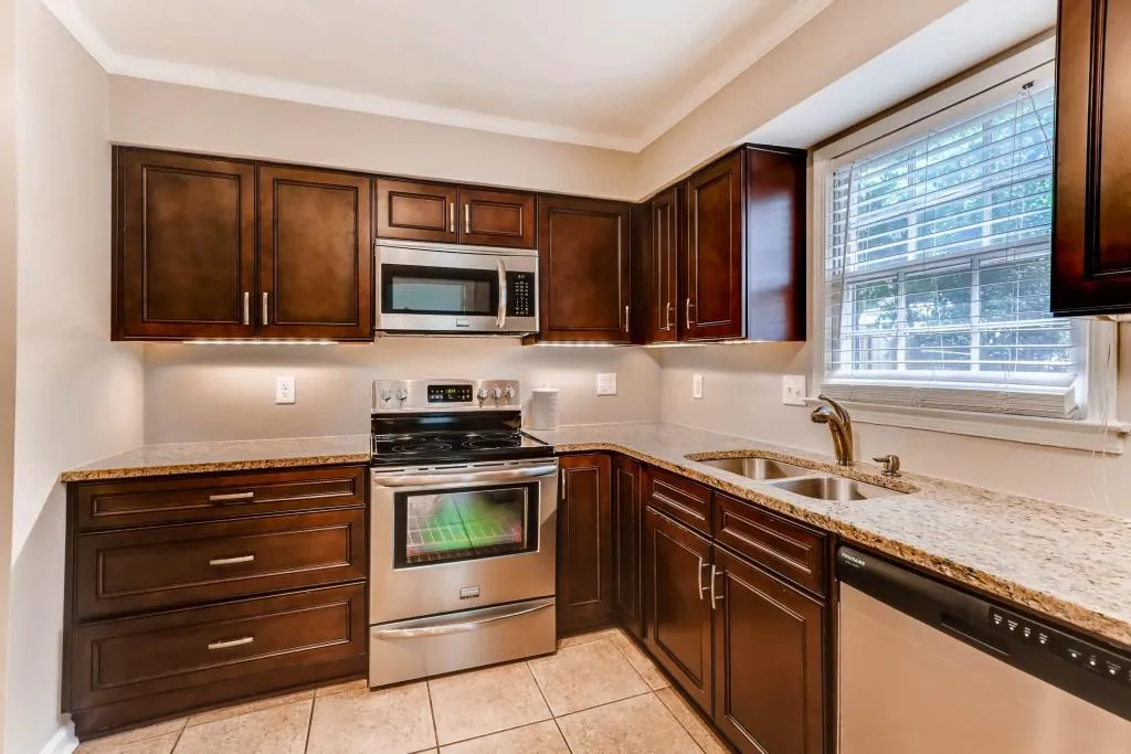 6520 Roswell Road Unit 86, Sandy Springs, Georgia 30328, 3 Bedrooms Bedrooms, ,2 BathroomsBathrooms,Residential,Sold,6520 Roswell Road Unit 86,6040991