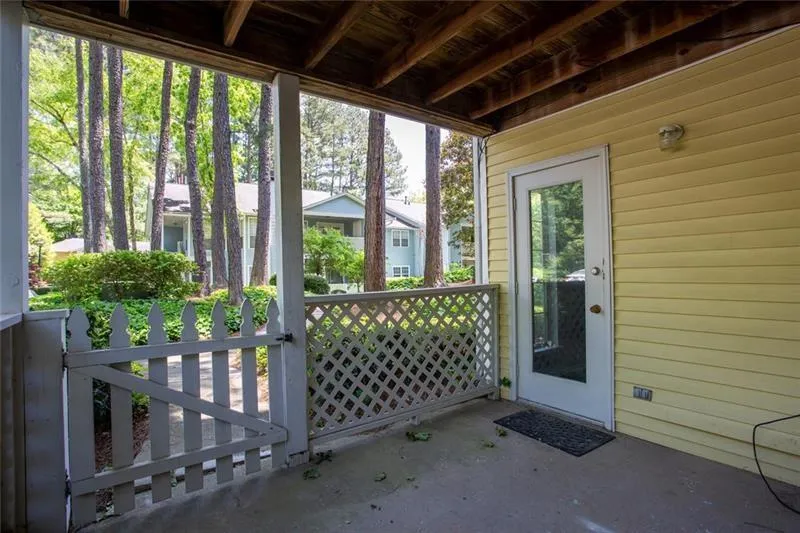 6818 Glenridge Drive Unit A, Sandy Springs, Georgia 30328, 2 Bedrooms Bedrooms, ,2 BathroomsBathrooms,Residential,Sold,6818 Glenridge Drive Unit A,6726114