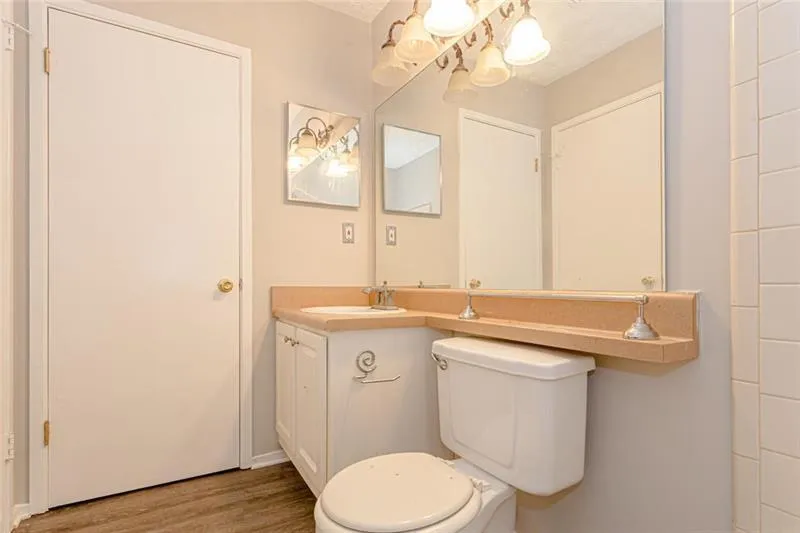 6818 Glenridge Drive Unit A, Sandy Springs, Georgia 30328, 2 Bedrooms Bedrooms, ,2 BathroomsBathrooms,Residential,Sold,6818 Glenridge Drive Unit A,6726114