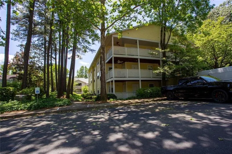 6818 Glenridge Drive Unit A, Sandy Springs, Georgia 30328, 2 Bedrooms Bedrooms, ,2 BathroomsBathrooms,Residential,Sold,6818 Glenridge Drive Unit A,6726114