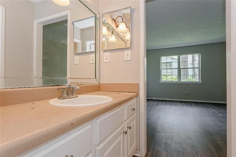 6818 Glenridge Drive Unit A, Sandy Springs, Georgia 30328, 2 Bedrooms Bedrooms, ,2 BathroomsBathrooms,Residential,Sold,6818 Glenridge Drive Unit A,6726114