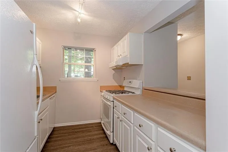 6818 Glenridge Drive Unit A, Sandy Springs, Georgia 30328, 2 Bedrooms Bedrooms, ,2 BathroomsBathrooms,Residential,Sold,6818 Glenridge Drive Unit A,6726114