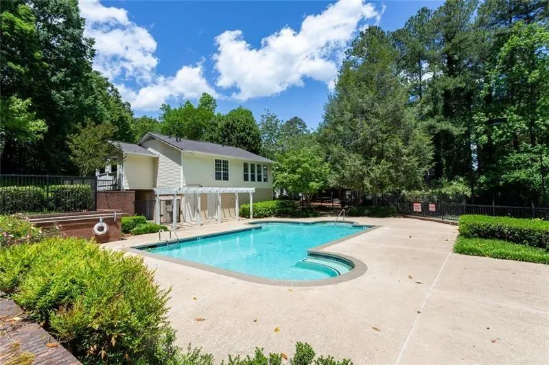 6818 Glenridge Drive Unit A, Sandy Springs, Georgia 30328, 2 Bedrooms Bedrooms, ,2 BathroomsBathrooms,Residential,Sold,6818 Glenridge Drive Unit A,6726114