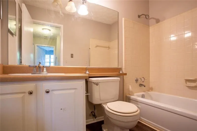 6818 Glenridge Drive Unit A, Sandy Springs, Georgia 30328, 2 Bedrooms Bedrooms, ,2 BathroomsBathrooms,Residential,Sold,6818 Glenridge Drive Unit A,6726114