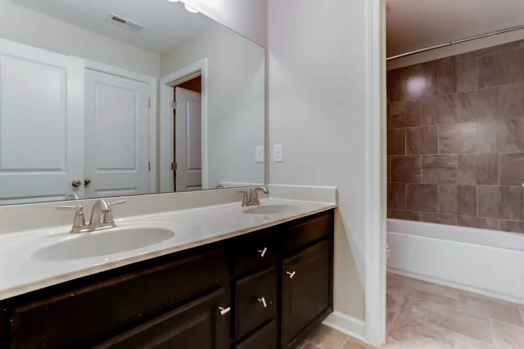 7600 Highland Bluff, Sandy Springs, Georgia 30328, 4 Bedrooms Bedrooms, ,2 BathroomsBathrooms,Residential,Sold,7600 Highland Bluff,6101086