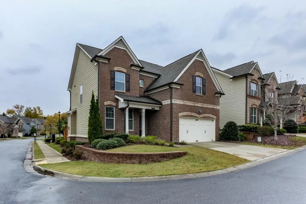 7600 Highland Bluff, Sandy Springs, Georgia 30328, 4 Bedrooms Bedrooms, ,2 BathroomsBathrooms,Residential,Sold,7600 Highland Bluff,6101086