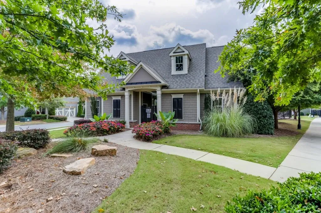 7600 Highland Bluff, Sandy Springs, Georgia 30328, 4 Bedrooms Bedrooms, ,2 BathroomsBathrooms,Residential,Sold,7600 Highland Bluff,6101086