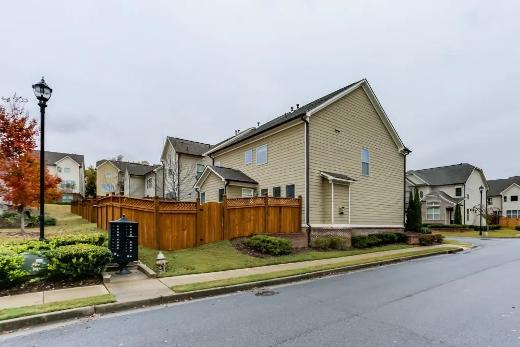 7600 Highland Bluff, Sandy Springs, Georgia 30328, 4 Bedrooms Bedrooms, ,2 BathroomsBathrooms,Residential,Sold,7600 Highland Bluff,6101086