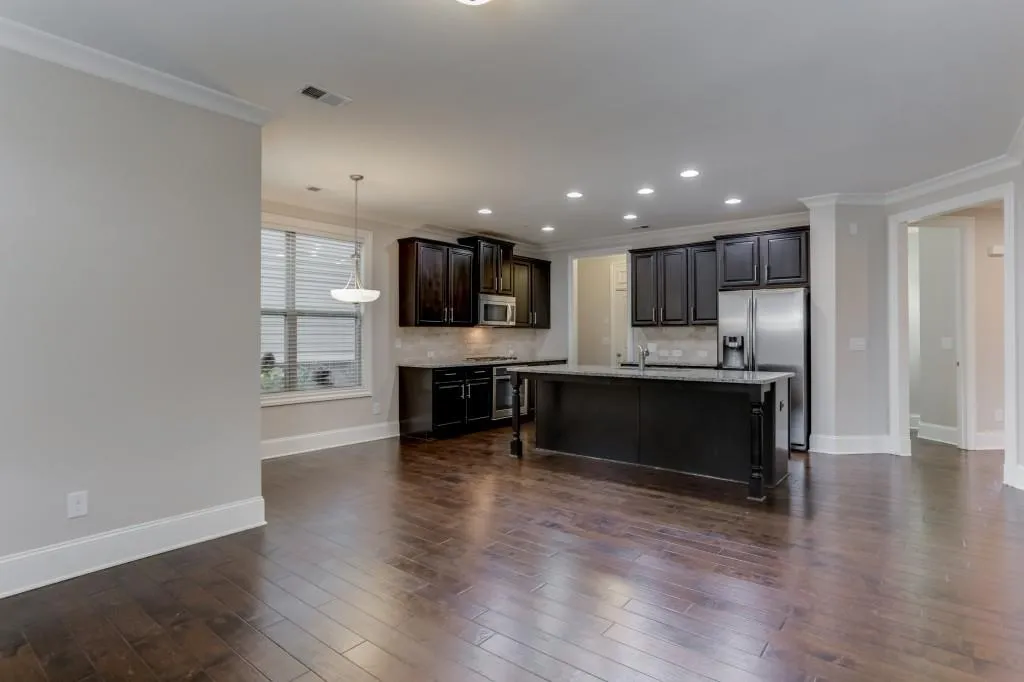 7600 Highland Bluff, Sandy Springs, Georgia 30328, 4 Bedrooms Bedrooms, ,2 BathroomsBathrooms,Residential,Sold,7600 Highland Bluff,6101086