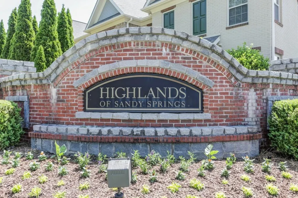 7600 Highland Bluff, Sandy Springs, Georgia 30328, 4 Bedrooms Bedrooms, ,2 BathroomsBathrooms,Residential,Sold,7600 Highland Bluff,6101086