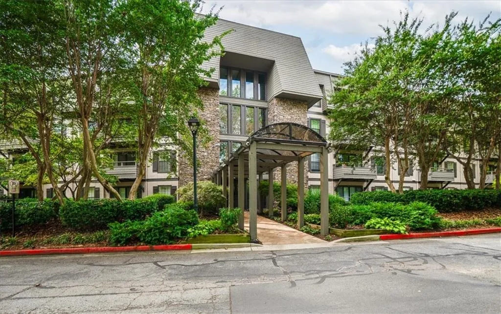 1217 Highland Bluff Drive Se, Atlanta, Georgia 30339, 2 Bedrooms Bedrooms, ,2 BathroomsBathrooms,Residential,For Sale,1217 Highland Bluff Drive Se,7662651