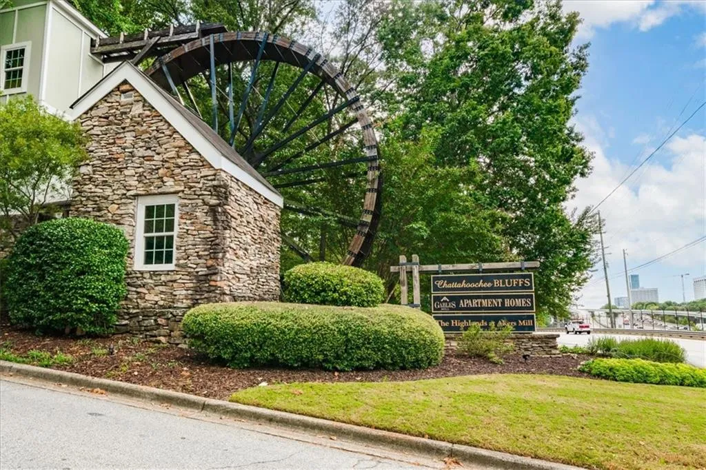 1217 Highland Bluff Drive Se, Atlanta, Georgia 30339, 2 Bedrooms Bedrooms, ,2 BathroomsBathrooms,Residential,For Sale,1217 Highland Bluff Drive Se,7662651