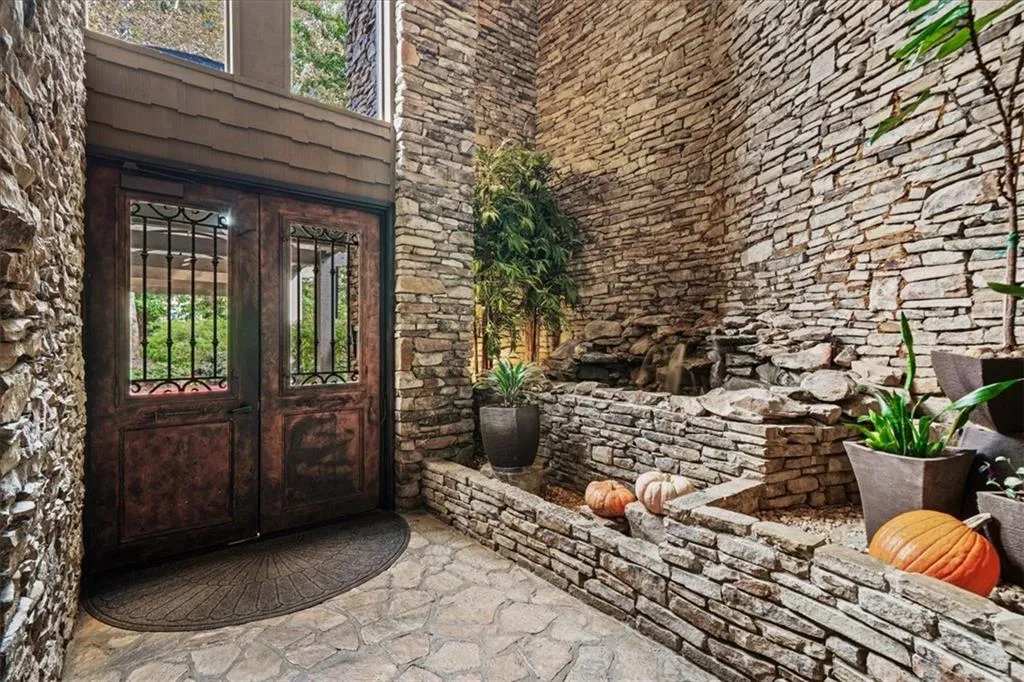 1217 Highland Bluff Drive Se, Atlanta, Georgia 30339, 2 Bedrooms Bedrooms, ,2 BathroomsBathrooms,Residential,For Sale,1217 Highland Bluff Drive Se,7662651