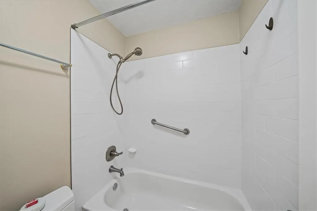 1217 Highland Bluff Drive Se, Atlanta, Georgia 30339, 2 Bedrooms Bedrooms, ,2 BathroomsBathrooms,Residential,For Sale,1217 Highland Bluff Drive Se,7662651