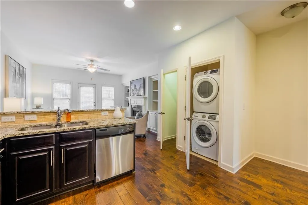 7385 Highland Bluff, Atlanta, Georgia 30328, 3 Bedrooms Bedrooms, ,3 BathroomsBathrooms,Residential,Sold,7385 Highland Bluff,7151123