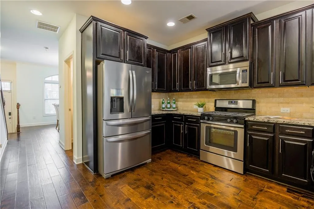 7385 Highland Bluff, Atlanta, Georgia 30328, 3 Bedrooms Bedrooms, ,3 BathroomsBathrooms,Residential,Sold,7385 Highland Bluff,7151123