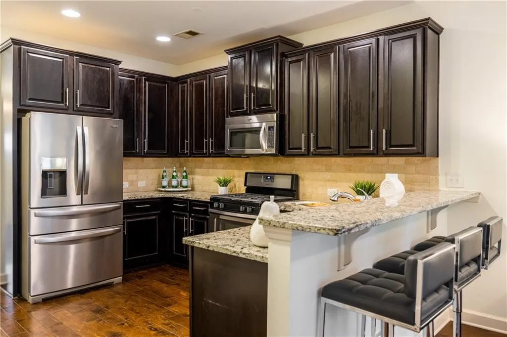 7385 Highland Bluff, Atlanta, Georgia 30328, 3 Bedrooms Bedrooms, ,3 BathroomsBathrooms,Residential,Sold,7385 Highland Bluff,7151123