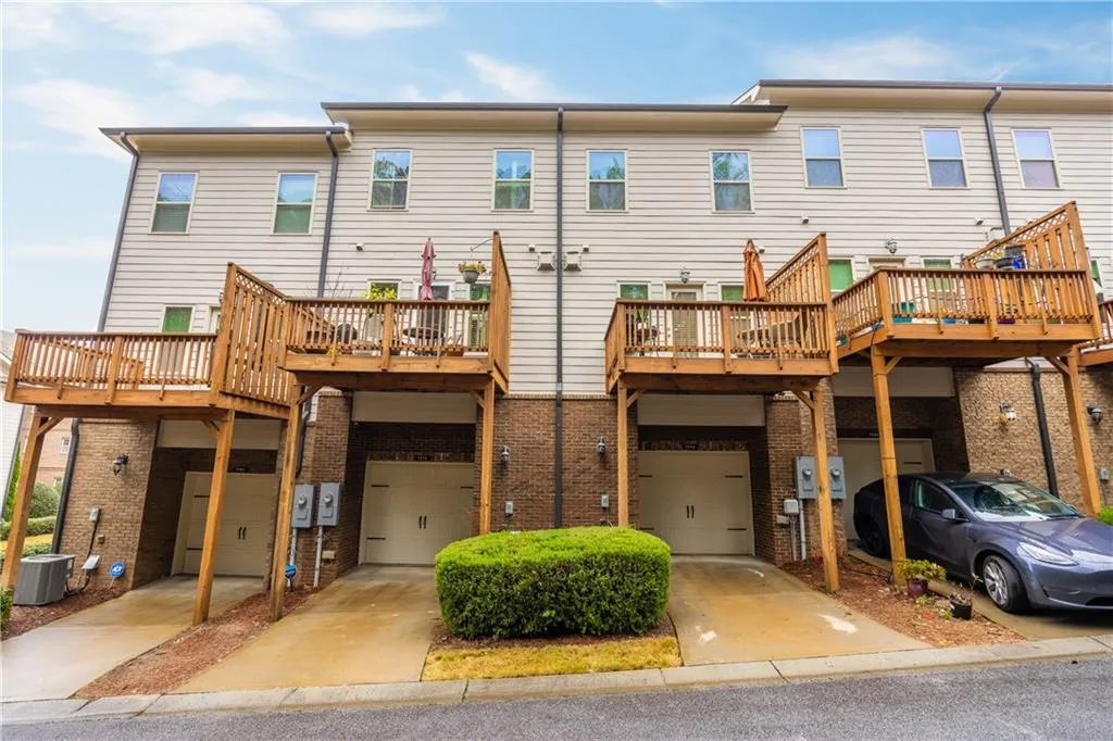 7385 Highland Bluff, Atlanta, Georgia 30328, 3 Bedrooms Bedrooms, ,3 BathroomsBathrooms,Residential,Sold,7385 Highland Bluff,7151123