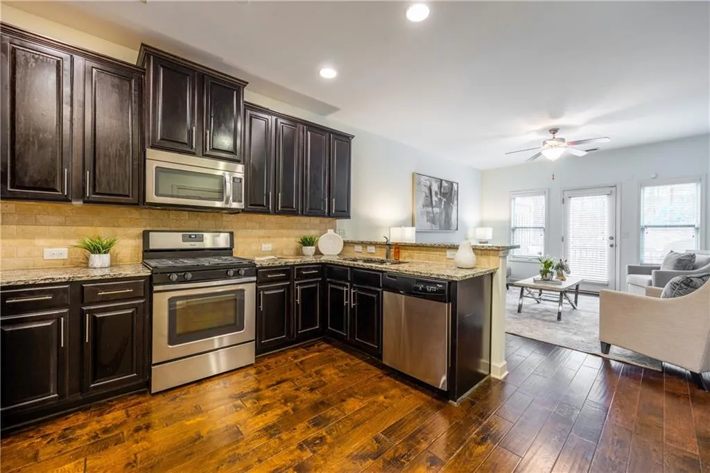 7385 Highland Bluff, Atlanta, Georgia 30328, 3 Bedrooms Bedrooms, ,3 BathroomsBathrooms,Residential,Sold,7385 Highland Bluff,7151123