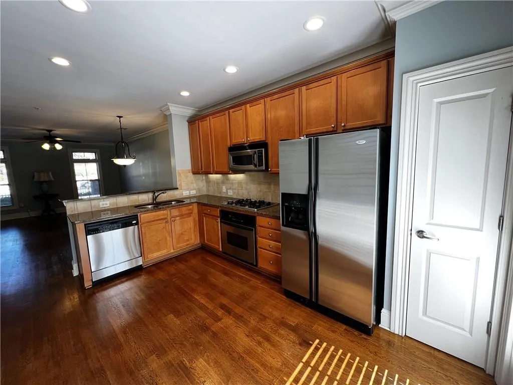 240 Le Gran Bend, Atlanta, Georgia 30328, 2 Bedrooms Bedrooms, ,2 BathroomsBathrooms,Residential,Sold,240 Le Gran Bend,7166974