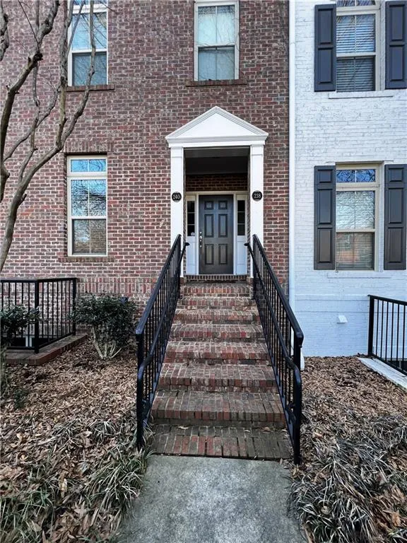240 Le Gran Bend, Atlanta, Georgia 30328, 2 Bedrooms Bedrooms, ,2 BathroomsBathrooms,Residential,Sold,240 Le Gran Bend,7166974