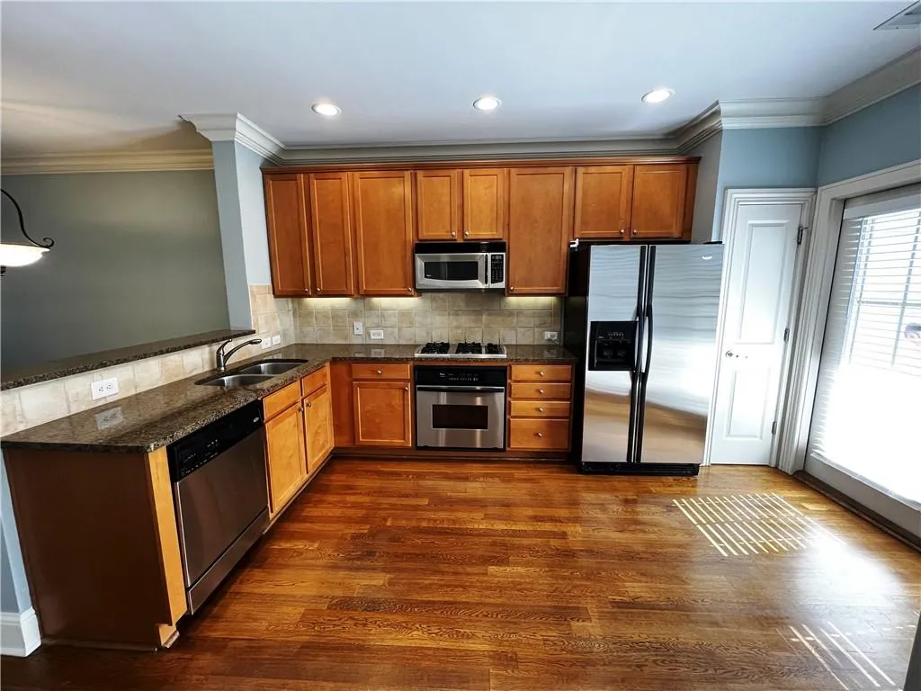 240 Le Gran Bend, Atlanta, Georgia 30328, 2 Bedrooms Bedrooms, ,2 BathroomsBathrooms,Residential,Sold,240 Le Gran Bend,7166974