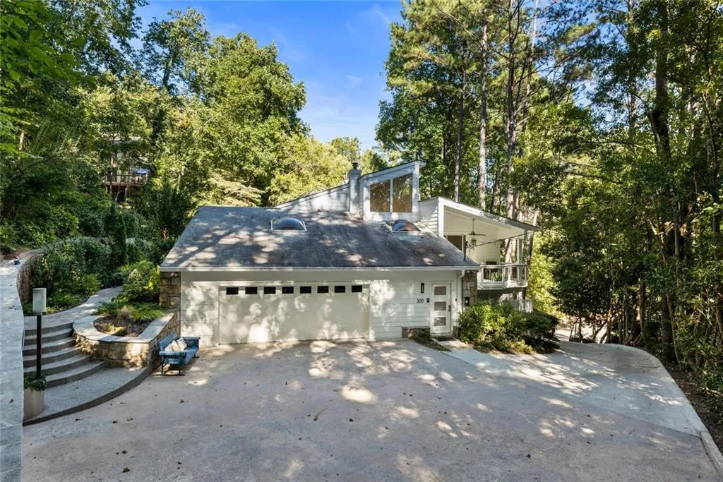 300 Idlewood Court, Atlanta, Georgia 30327, 4 Bedrooms Bedrooms, ,3 BathroomsBathrooms,Residential,Sold,300 Idlewood Court,7168599