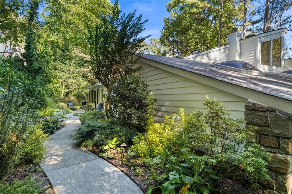 300 Idlewood Court, Atlanta, Georgia 30327, 4 Bedrooms Bedrooms, ,3 BathroomsBathrooms,Residential,Sold,300 Idlewood Court,7168599