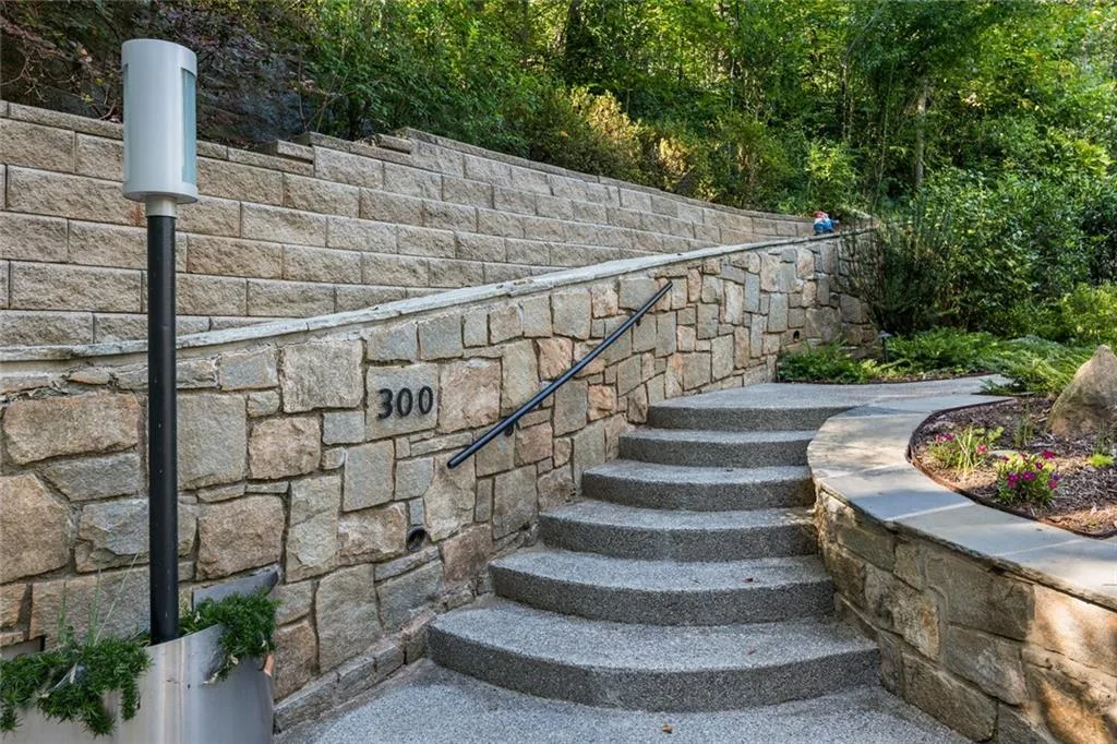 300 Idlewood Court, Atlanta, Georgia 30327, 4 Bedrooms Bedrooms, ,3 BathroomsBathrooms,Residential,Sold,300 Idlewood Court,7168599