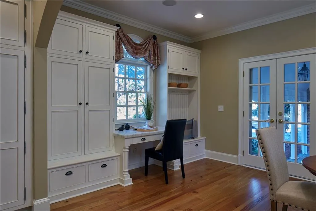 4240 E Conway Drive Nw, Atlanta, Georgia 30327, 3 Bedrooms Bedrooms, ,3 BathroomsBathrooms,Residential,Sold,4240 E Conway Drive Nw,5958147