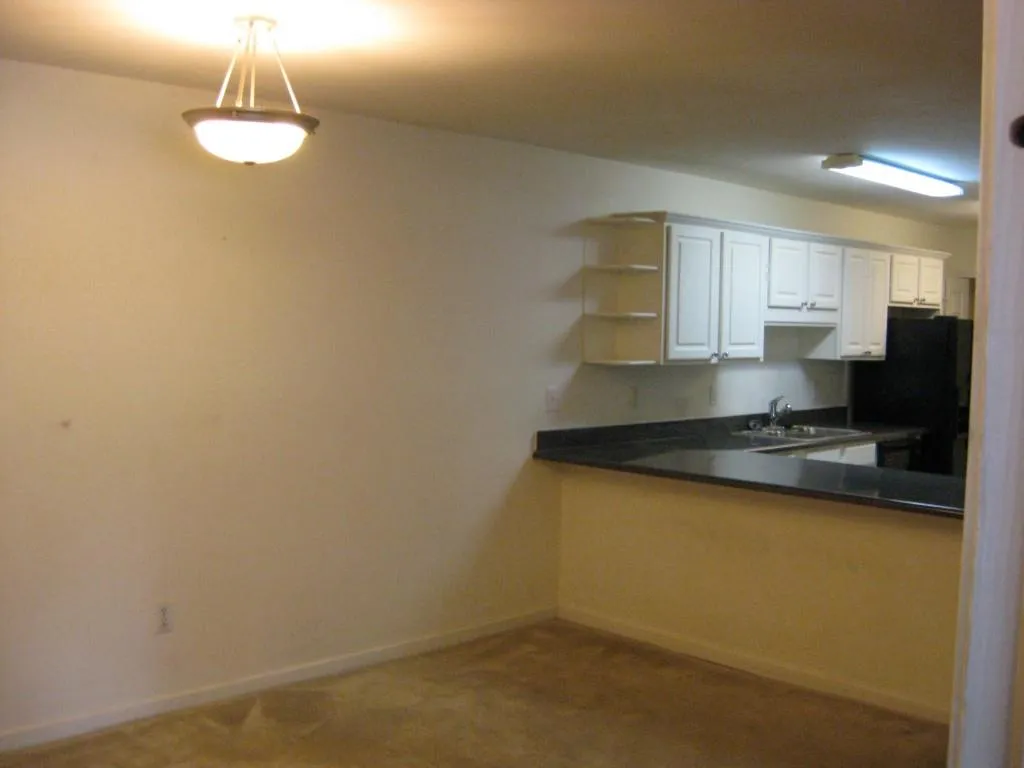 404 Brighton Point, Sandy Springs, Georgia 30328, 2 Bedrooms Bedrooms, ,2 BathroomsBathrooms,Residential,Sold,404 Brighton Point,5514740