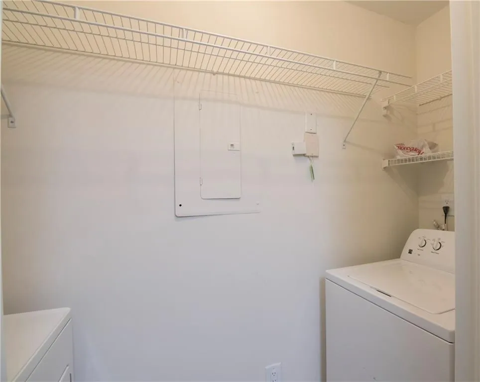 547 Granville Court, Atlanta, Georgia 30328, 1 Bedroom Bedrooms, ,1 BathroomBathrooms,Residential,Sold,547 Granville Court,7517683