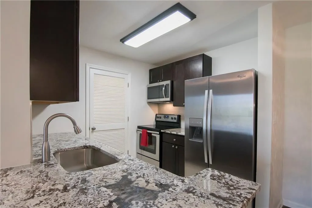 547 Granville Court, Atlanta, Georgia 30328, 1 Bedroom Bedrooms, ,1 BathroomBathrooms,Residential,Sold,547 Granville Court,7517683