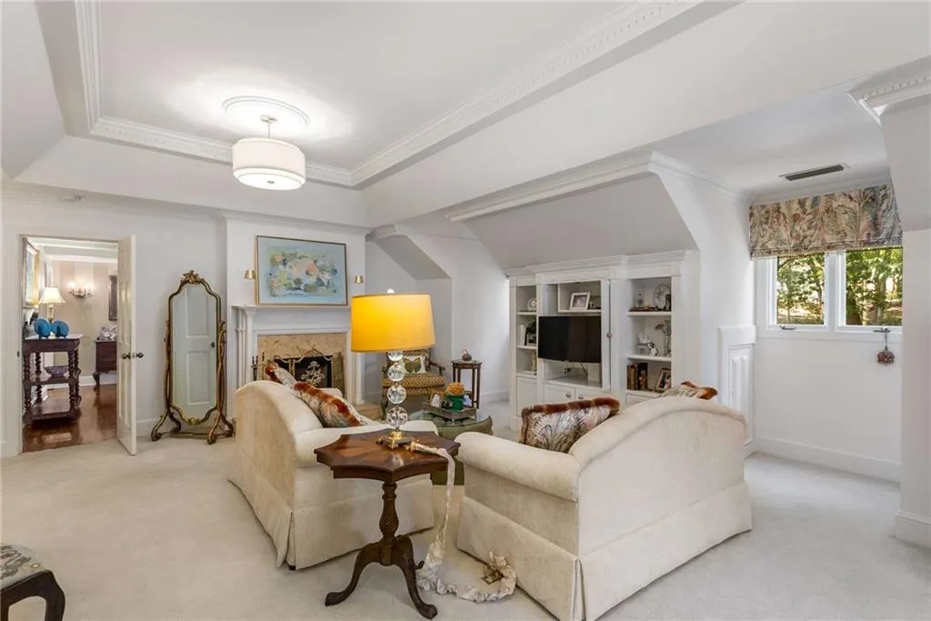 Carpeted primary suite