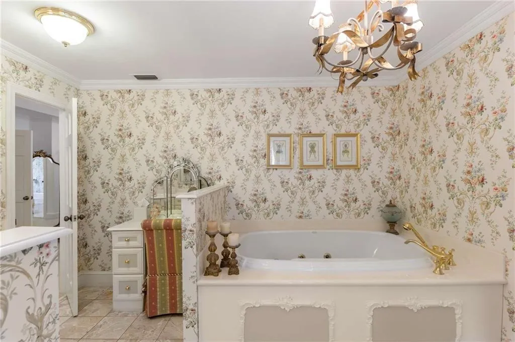 View of the soaking tub.
