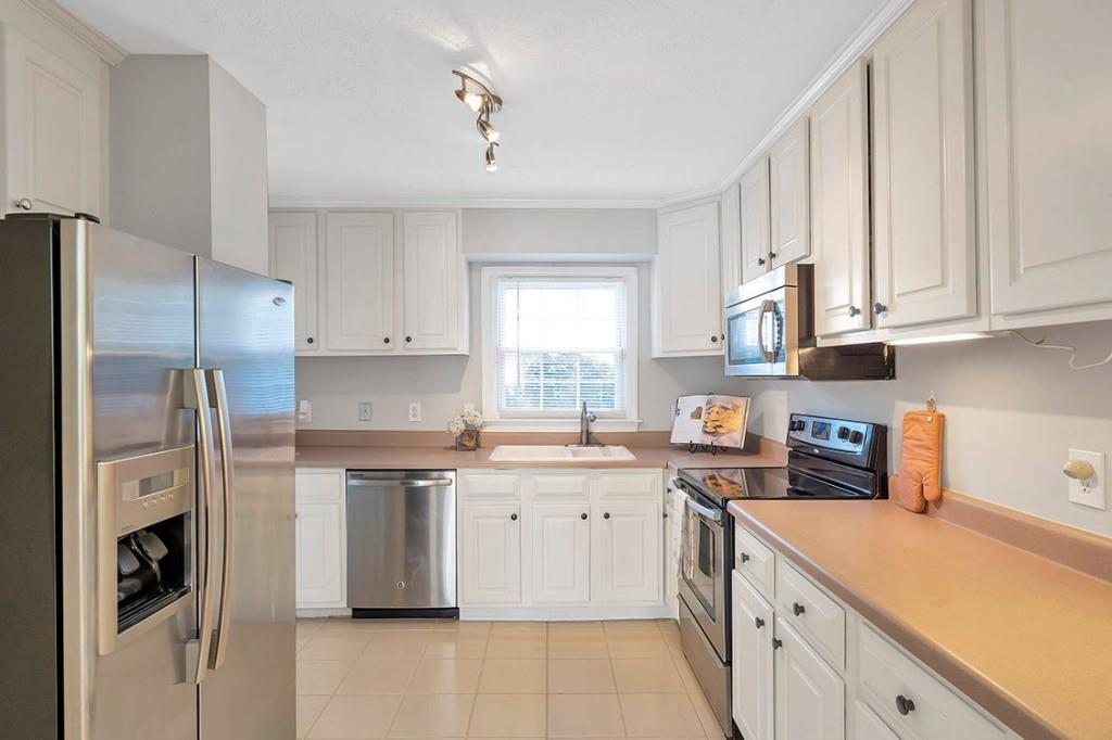 6700 Roswell Road Unit 26B, Sandy Springs, Georgia 30328, 2 Bedrooms Bedrooms, ,1 BathroomBathrooms,Residential,Sold,6700 Roswell Road Unit 26B,7289428