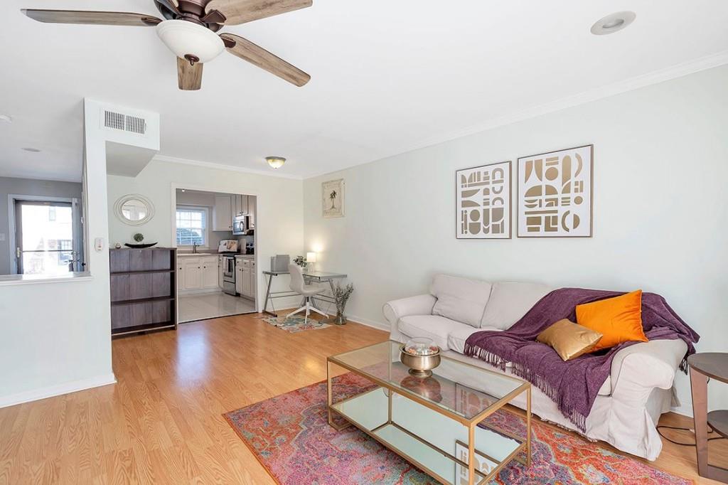 6700 Roswell Road Unit 26B, Sandy Springs, Georgia 30328, 2 Bedrooms Bedrooms, ,1 BathroomBathrooms,Residential,Sold,6700 Roswell Road Unit 26B,7289428