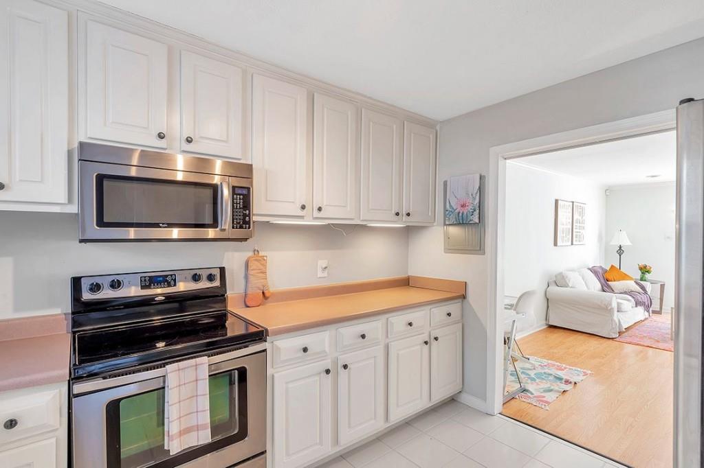 6700 Roswell Road Unit 26B, Sandy Springs, Georgia 30328, 2 Bedrooms Bedrooms, ,1 BathroomBathrooms,Residential,Sold,6700 Roswell Road Unit 26B,7289428