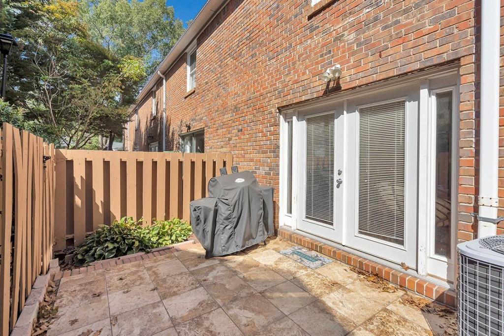 6700 Roswell Road Unit 26B, Sandy Springs, Georgia 30328, 2 Bedrooms Bedrooms, ,1 BathroomBathrooms,Residential,Sold,6700 Roswell Road Unit 26B,7289428