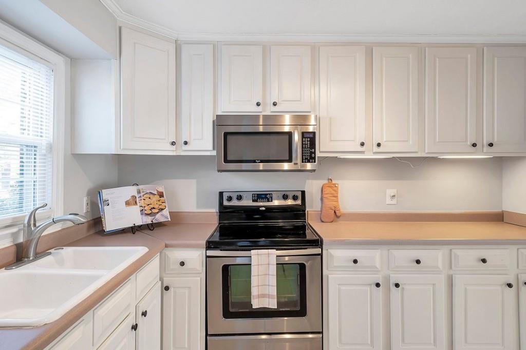 6700 Roswell Road Unit 26B, Sandy Springs, Georgia 30328, 2 Bedrooms Bedrooms, ,1 BathroomBathrooms,Residential,Sold,6700 Roswell Road Unit 26B,7289428