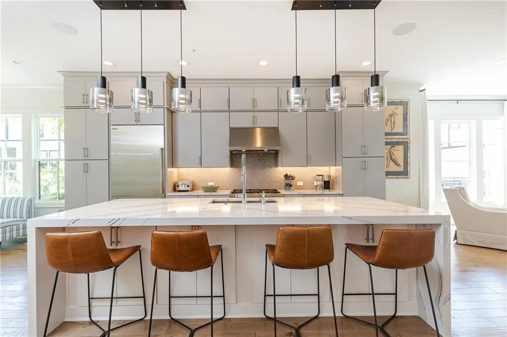 160 Ridgely Court, Atlanta, Georgia 30342, 4 Bedrooms Bedrooms, ,4 BathroomsBathrooms,Residential,Sold,160 Ridgely Court,7068357