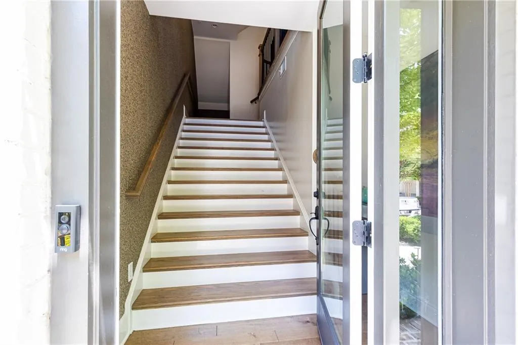 160 Ridgely Court, Atlanta, Georgia 30342, 4 Bedrooms Bedrooms, ,4 BathroomsBathrooms,Residential,Sold,160 Ridgely Court,7068357