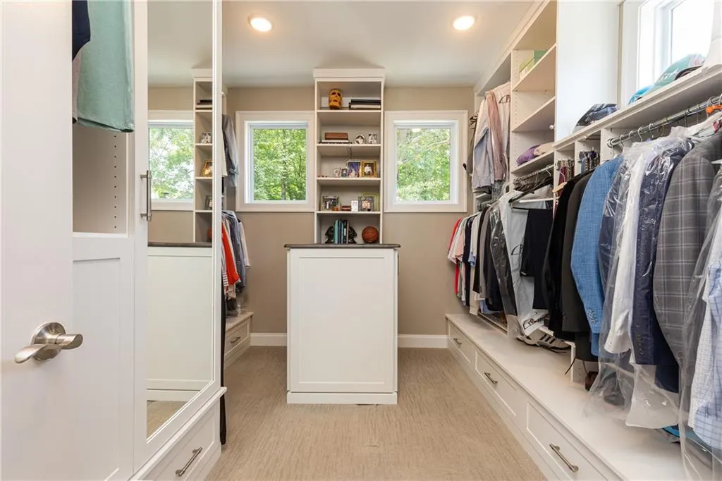 160 Ridgely Court, Atlanta, Georgia 30342, 4 Bedrooms Bedrooms, ,4 BathroomsBathrooms,Residential,Sold,160 Ridgely Court,7068357