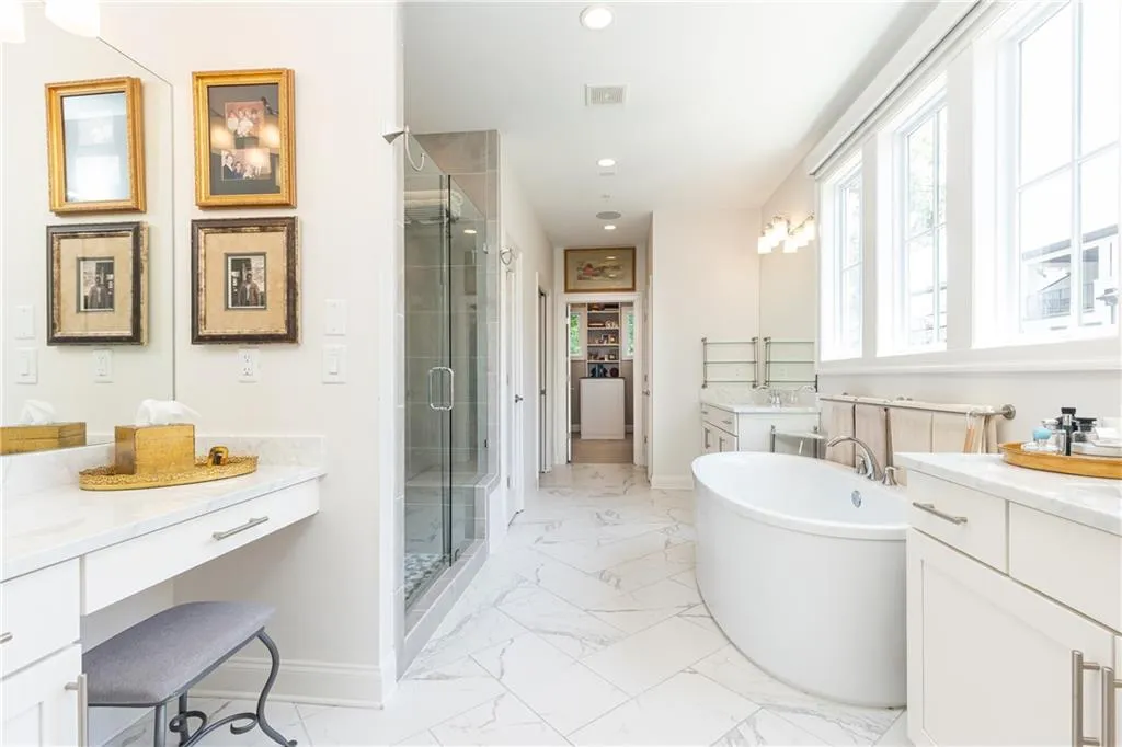 160 Ridgely Court, Atlanta, Georgia 30342, 4 Bedrooms Bedrooms, ,4 BathroomsBathrooms,Residential,Sold,160 Ridgely Court,7068357