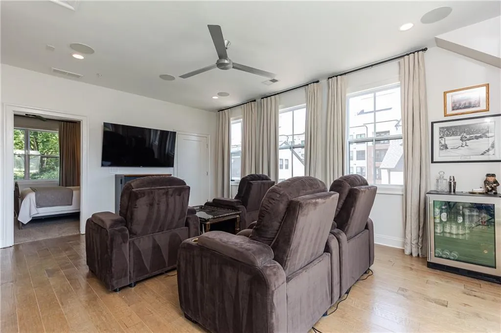 160 Ridgely Court, Atlanta, Georgia 30342, 4 Bedrooms Bedrooms, ,4 BathroomsBathrooms,Residential,Sold,160 Ridgely Court,7068357