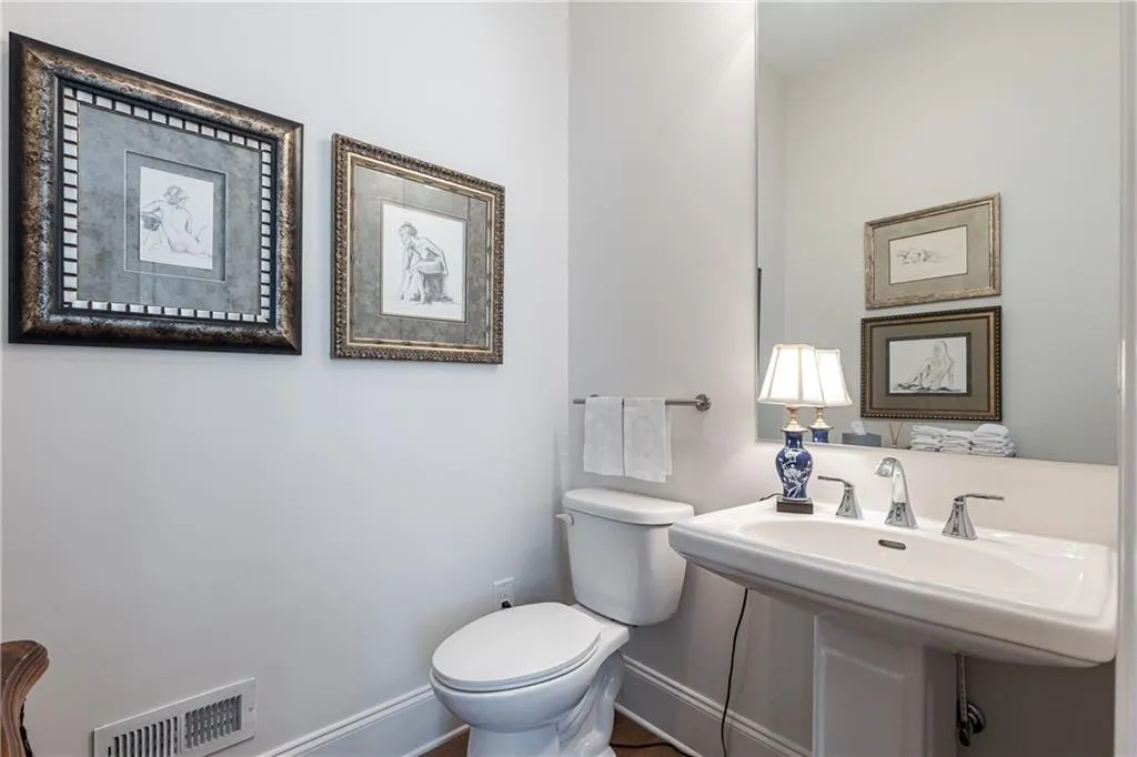 160 Ridgely Court, Atlanta, Georgia 30342, 4 Bedrooms Bedrooms, ,4 BathroomsBathrooms,Residential,Sold,160 Ridgely Court,7068357