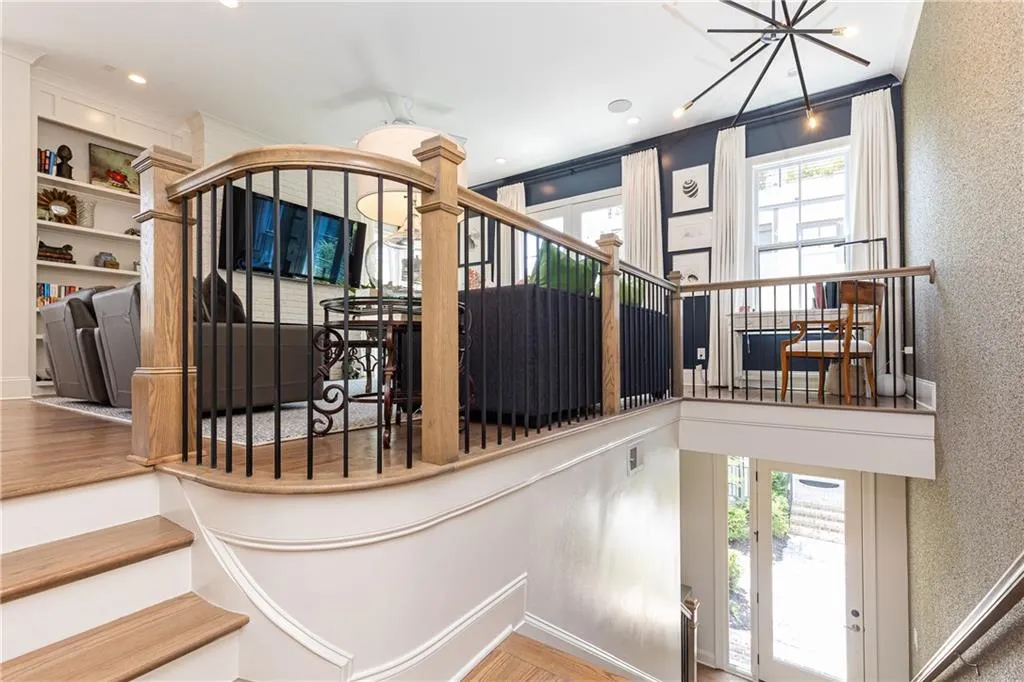 160 Ridgely Court, Atlanta, Georgia 30342, 4 Bedrooms Bedrooms, ,4 BathroomsBathrooms,Residential,Sold,160 Ridgely Court,7068357