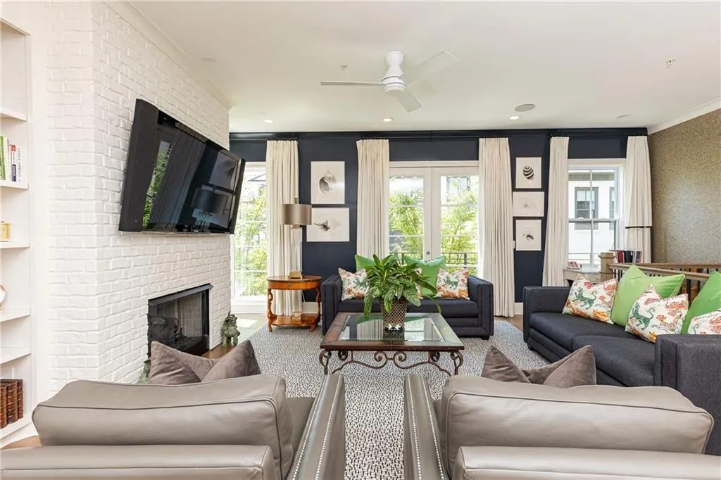 160 Ridgely Court, Atlanta, Georgia 30342, 4 Bedrooms Bedrooms, ,4 BathroomsBathrooms,Residential,Sold,160 Ridgely Court,7068357