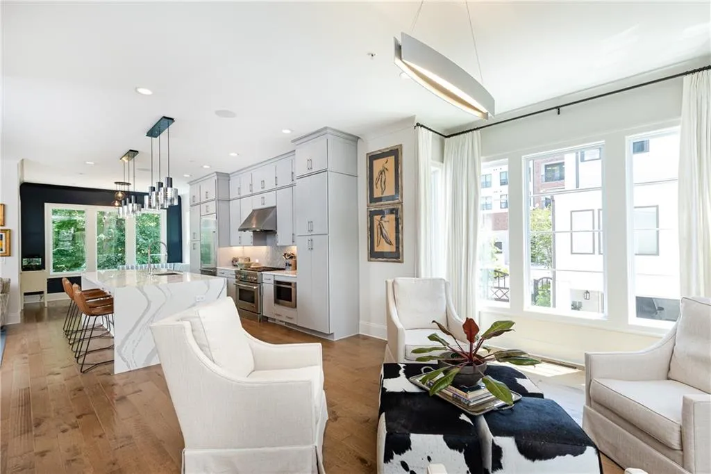 160 Ridgely Court, Atlanta, Georgia 30342, 4 Bedrooms Bedrooms, ,4 BathroomsBathrooms,Residential,Sold,160 Ridgely Court,7068357