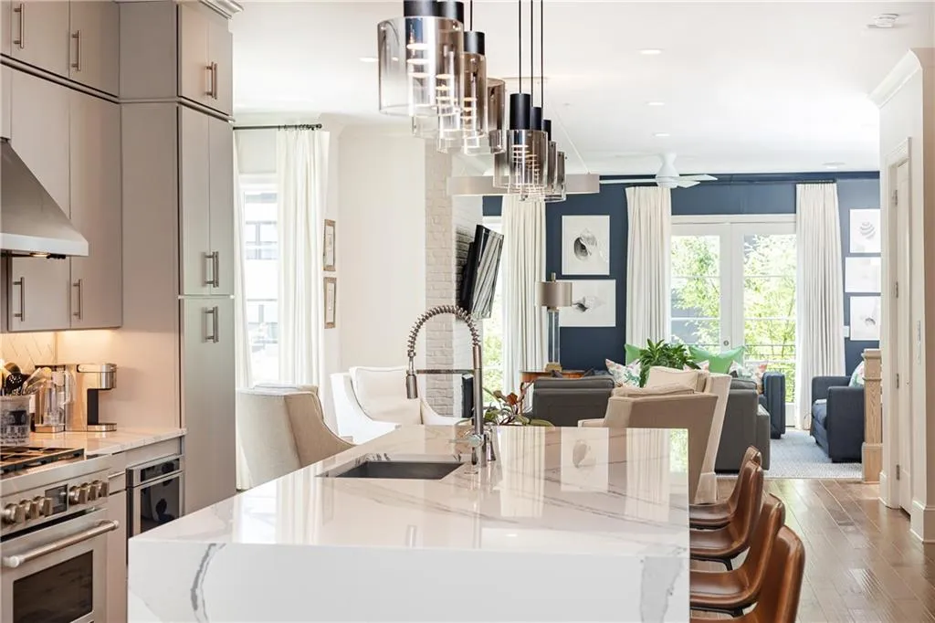 160 Ridgely Court, Atlanta, Georgia 30342, 4 Bedrooms Bedrooms, ,4 BathroomsBathrooms,Residential,Sold,160 Ridgely Court,7068357